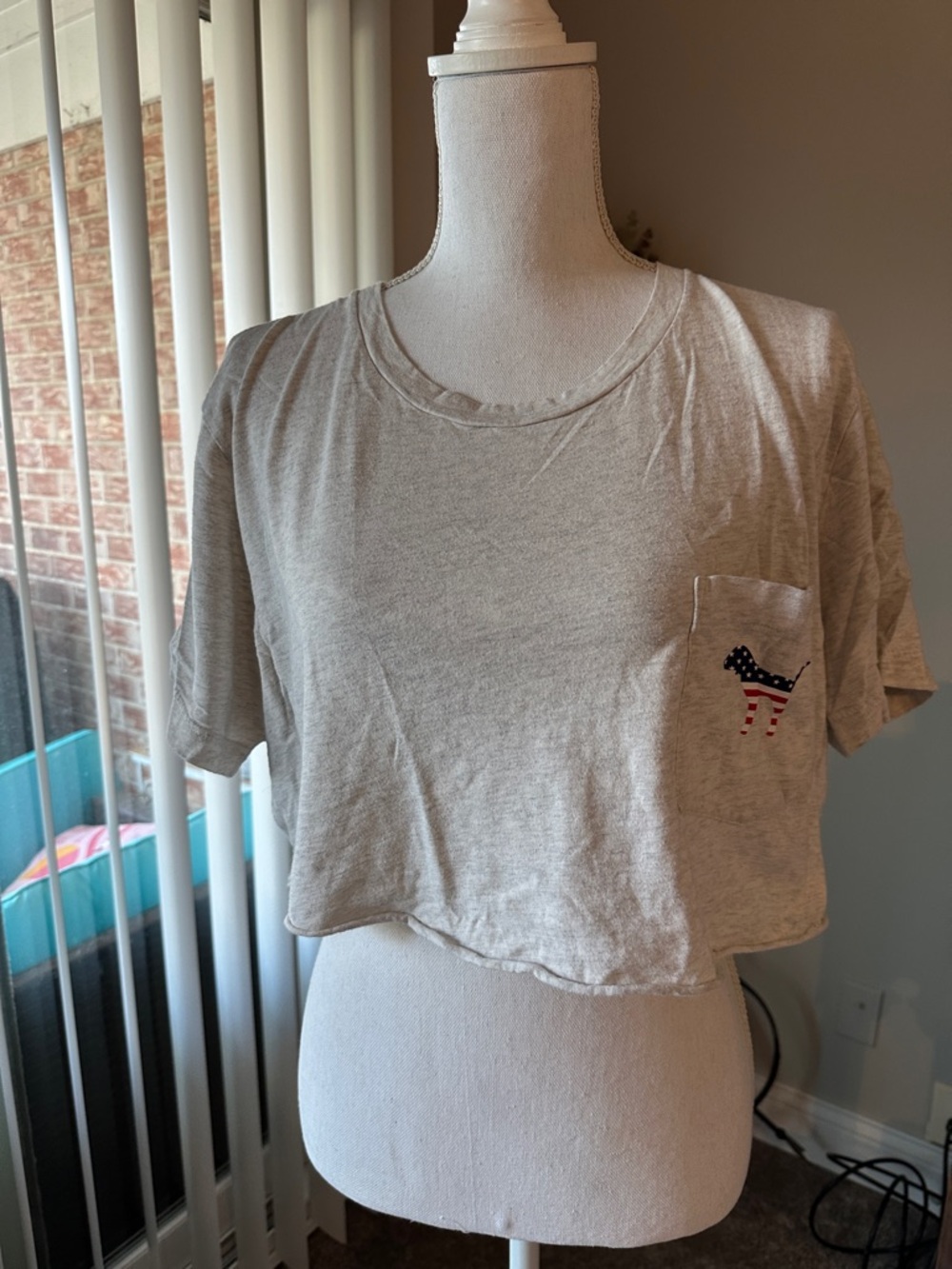 PINK Victoria's Secret Light Gray Cropped Pocket Tee with American Flag Dog
